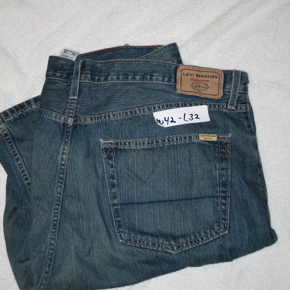 Levis Jeans Signature 42 x32 - Picture 1 of 6
